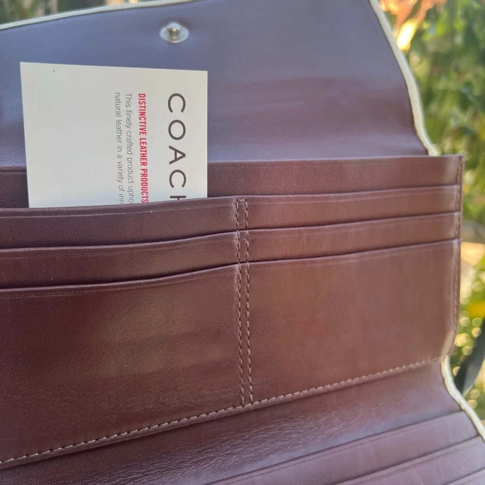 Vintage Coach White Leather Wallet Sophisticated Design Y2K - Picture 12 of 16